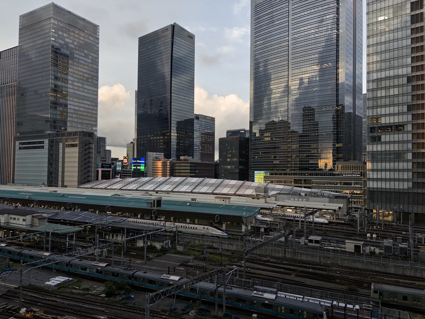 Tokyo Station tracks, KITTE Garden, Marunouchi